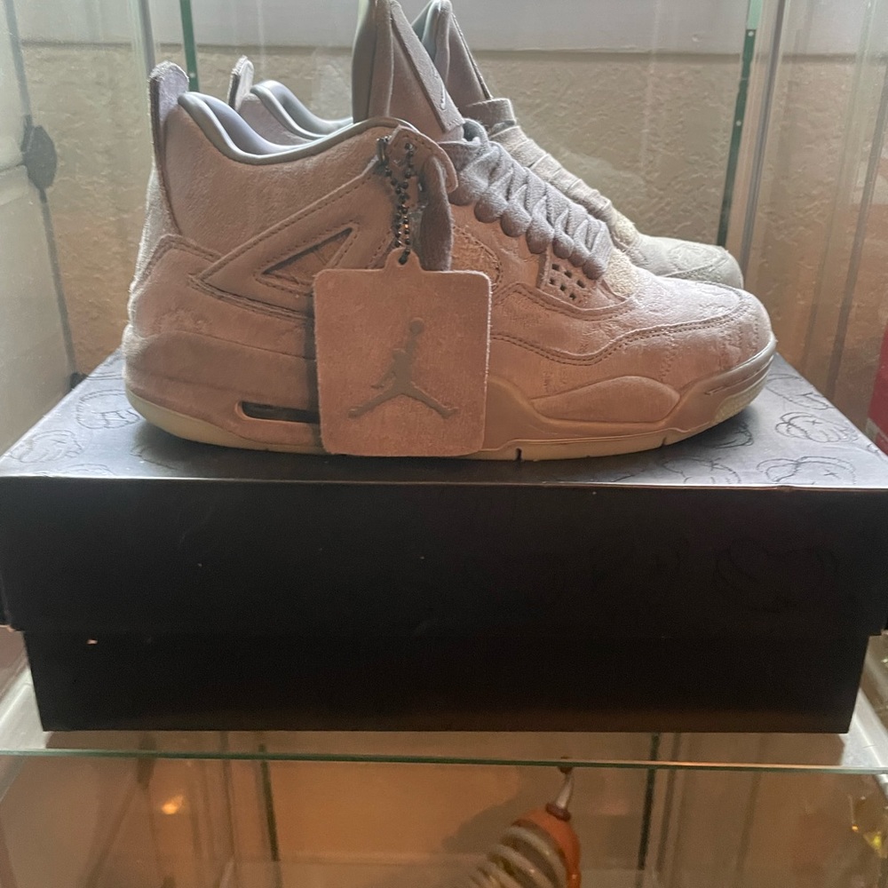 KAWS x Air Jordan 4 Retro 'Cool Grey